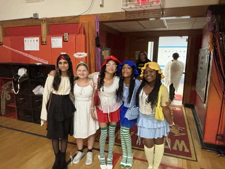 Seventh- and eighth-grade students showed their spooky spirit at the Halloween Dance! 🎃🪩 From creative costumes to fun vibes, it was a night full of laughs and great memories! 👻