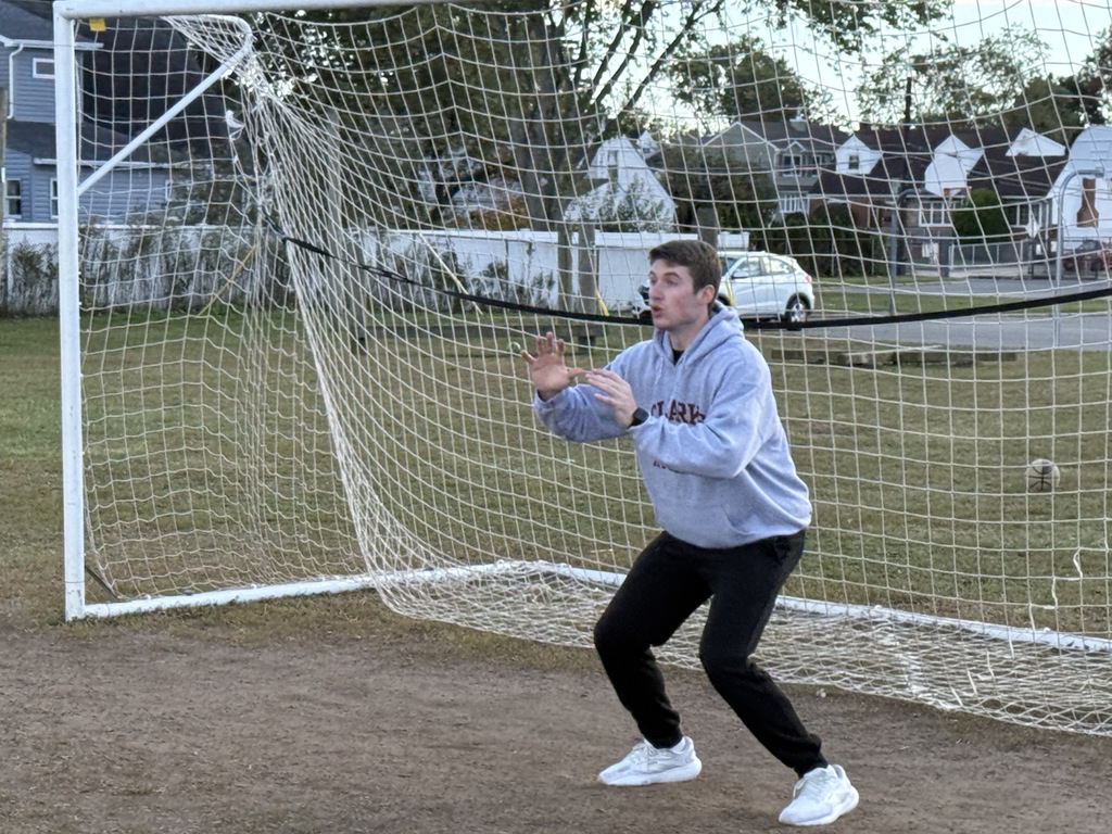 Lanza blocking the ball