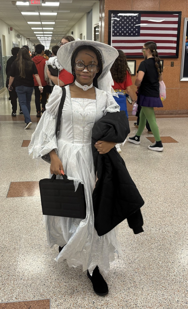 More Halloween fun! 👻 Check out all the creative costumes and spooky smiles from today’s celebration! 🕸️🦇