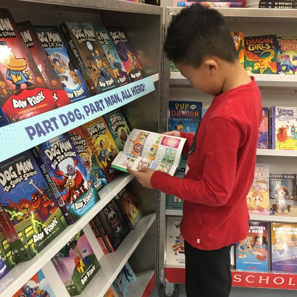 McVey students at the book fair.