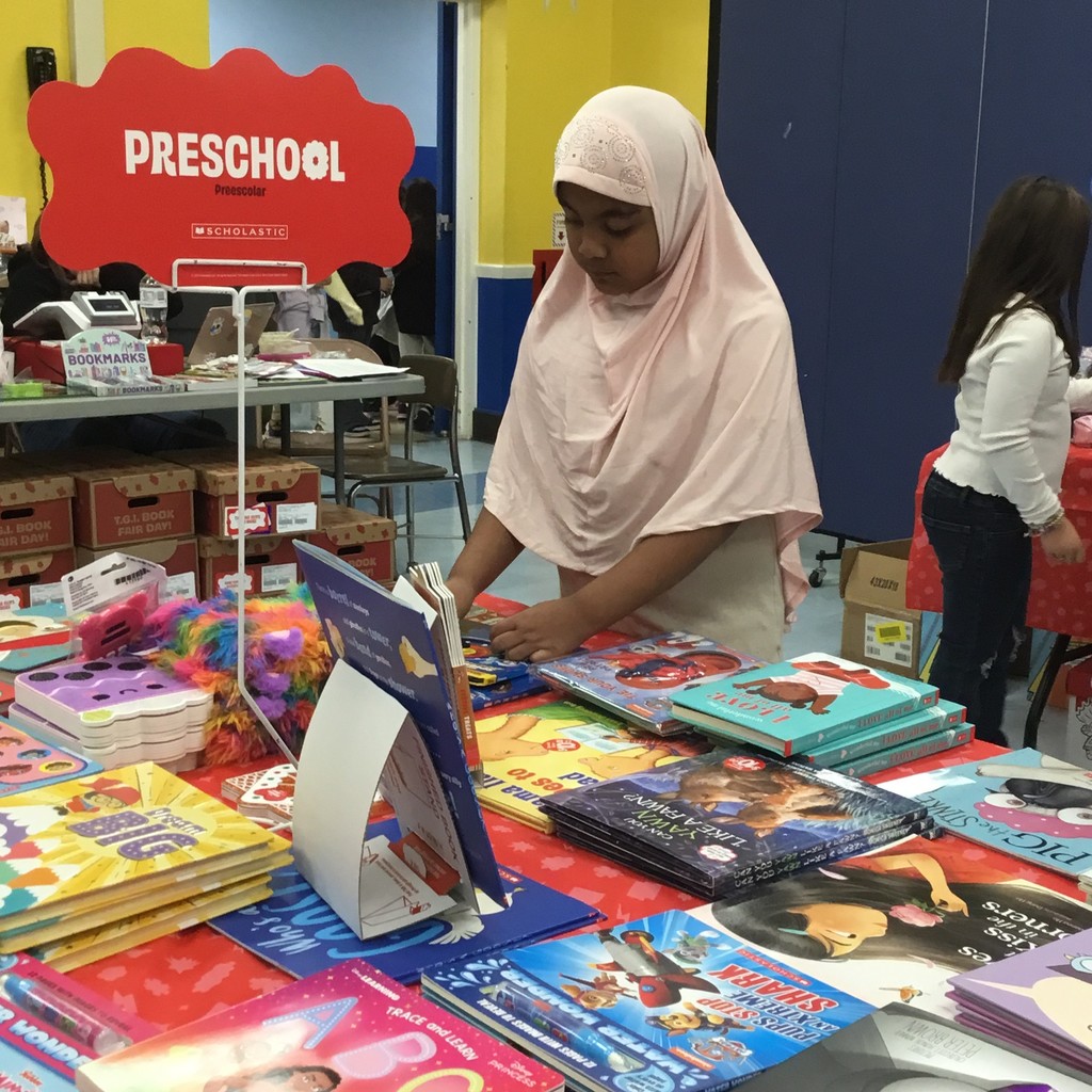 McVey students at the book fair.