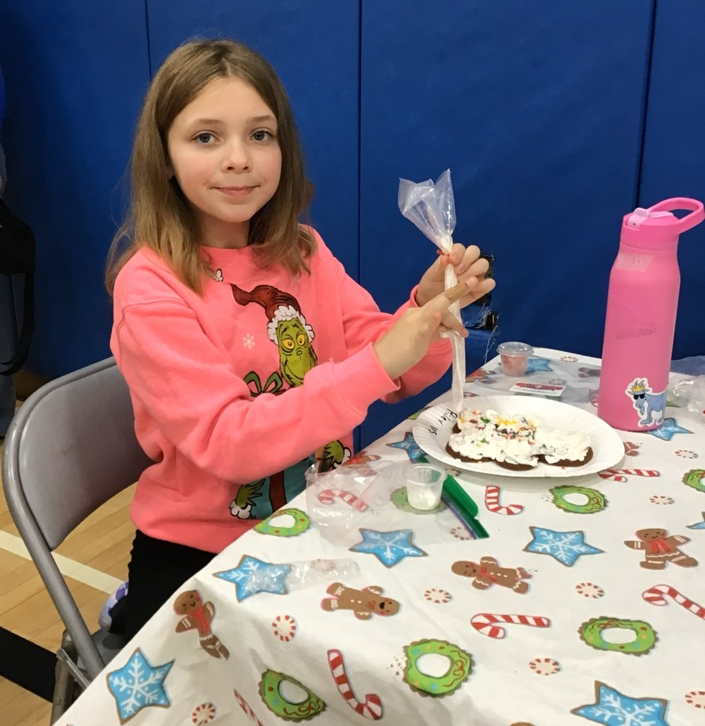 McVey students decorating holiday cookies.