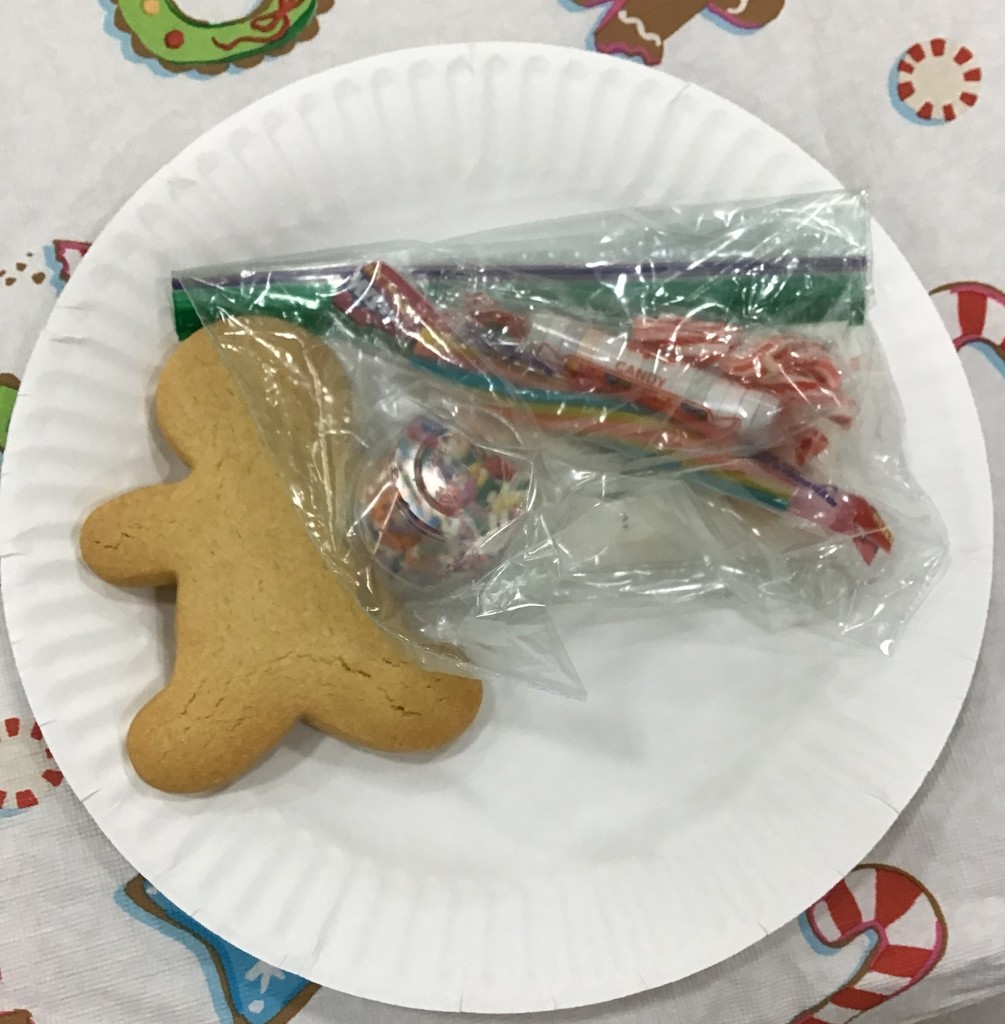 McVey students decorating holiday cookies.