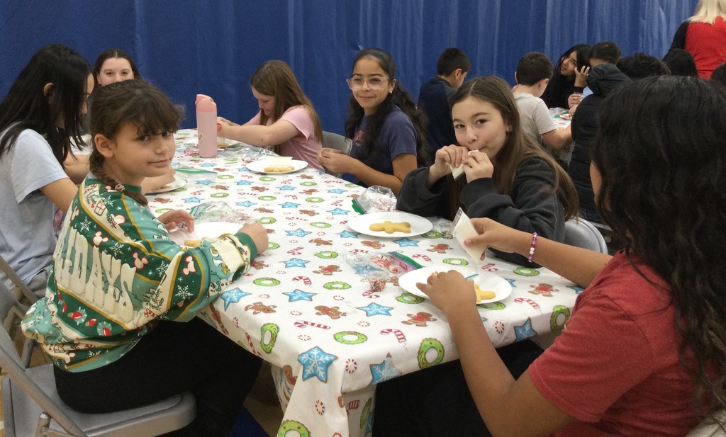 McVey students decorating holiday cookies.