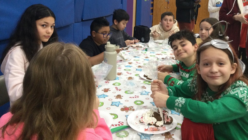 McVey students decorating holiday cookies.