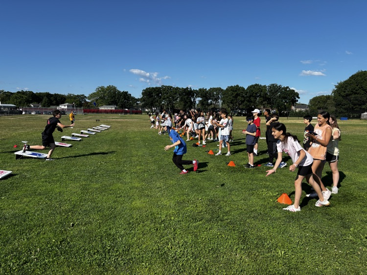 Sixth grade had a great time participating in team-building activities that encouraged cooperation and communication. Students worked together, supported one another, and showed strong sportsmanship throughout each challenge.