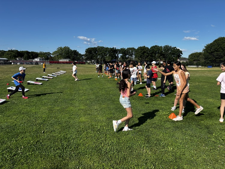 Sixth grade had a great time participating in team-building activities that encouraged cooperation and communication. Students worked together, supported one another, and showed strong sportsmanship throughout each challenge.