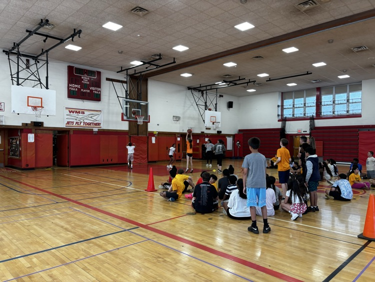 Sixth grade had a great time participating in team-building activities that encouraged cooperation and communication. Students worked together, supported one another, and showed strong sportsmanship throughout each challenge.