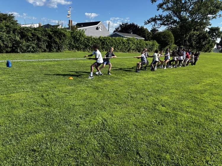 Sixth grade had a great time participating in team-building activities that encouraged cooperation and communication. Students worked together, supported one another, and showed strong sportsmanship throughout each challenge.