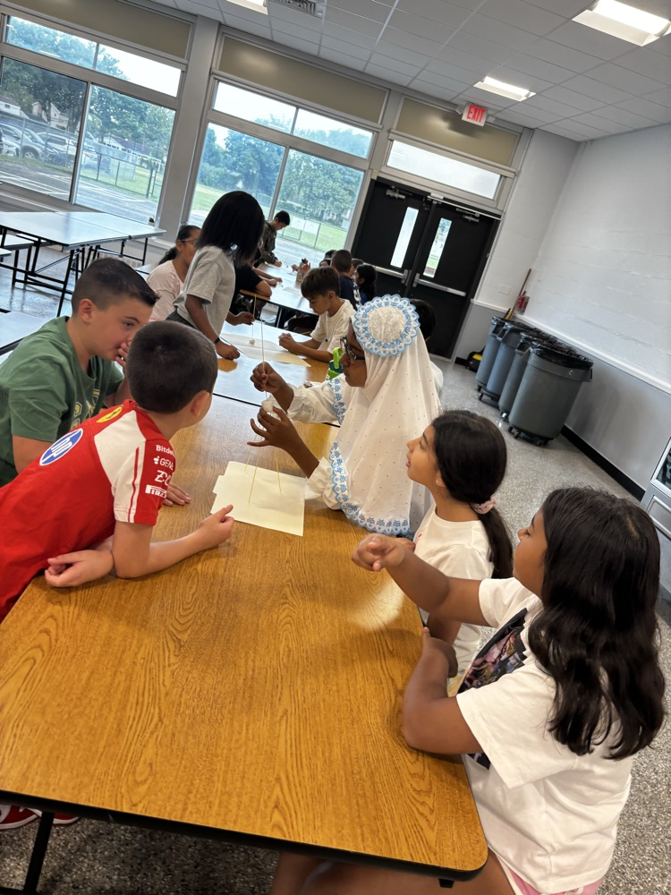 🏗️ Teamwork in Action! 🏗️ Our sixth graders put their communication, creativity, and collaboration skills to the test as they worked together to build towers! What a fun way to kick off the year and strengthen teamwork skills!