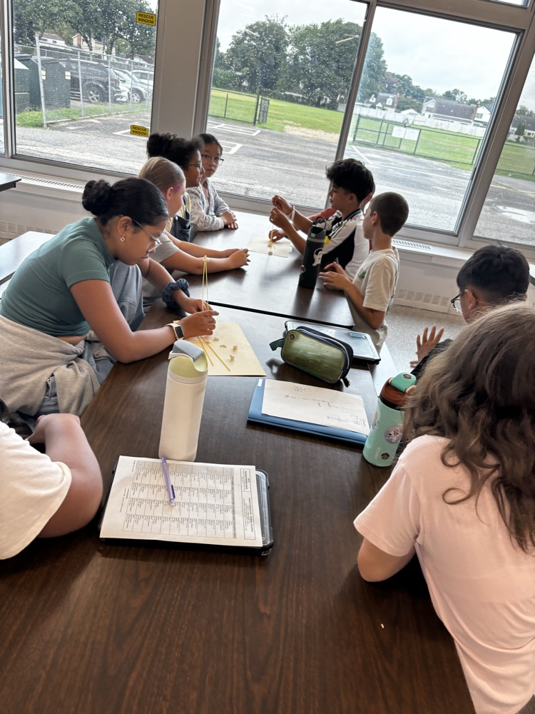 🏗️ Teamwork in Action! 🏗️ Our sixth graders put their communication, creativity, and collaboration skills to the test as they worked together to build towers! What a fun way to kick off the year and strengthen teamwork skills!
