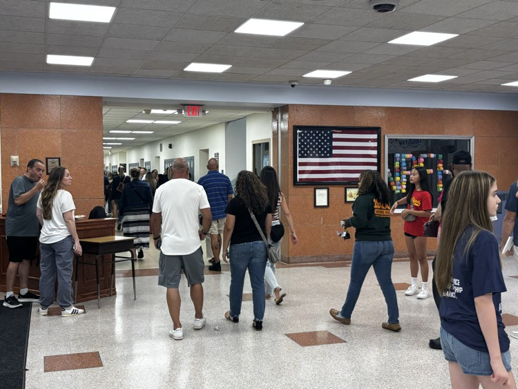 It was wonderful welcoming our families back and giving everyone the opportunity to meet their teachers, visit classrooms, and get ready for an exciting school year! 📚🍎