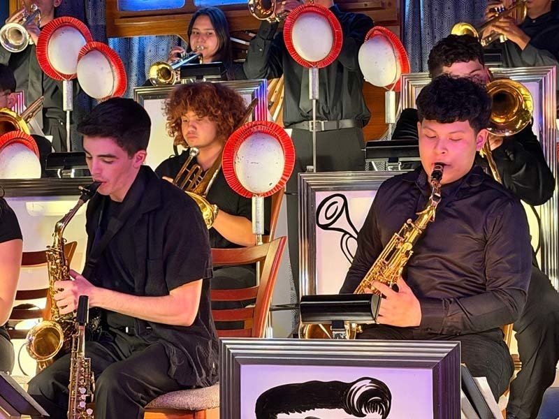 East Meadow High School’s Jazz Band and Jazz Ensemble lit up The Jazz Loft in Stony Brook with an energetic performance. 