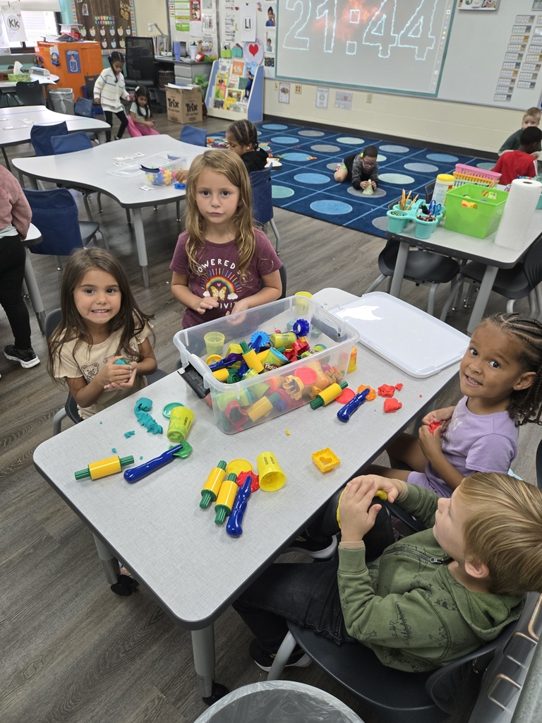 kids playing with play doh 