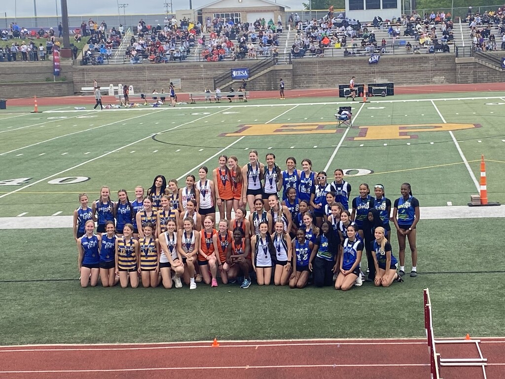 track photo
