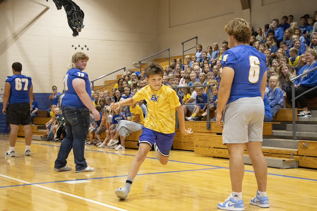 Avilla-ENHS-Football-Players-9