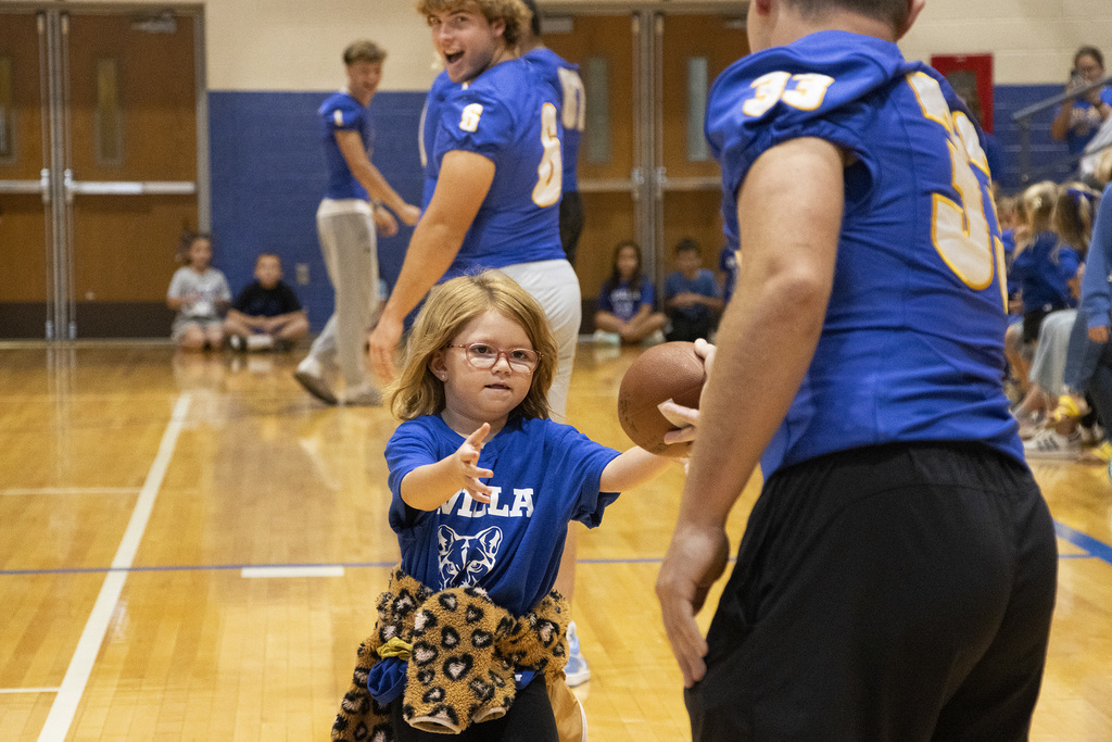 Avilla-ENHS-Football-Players-12