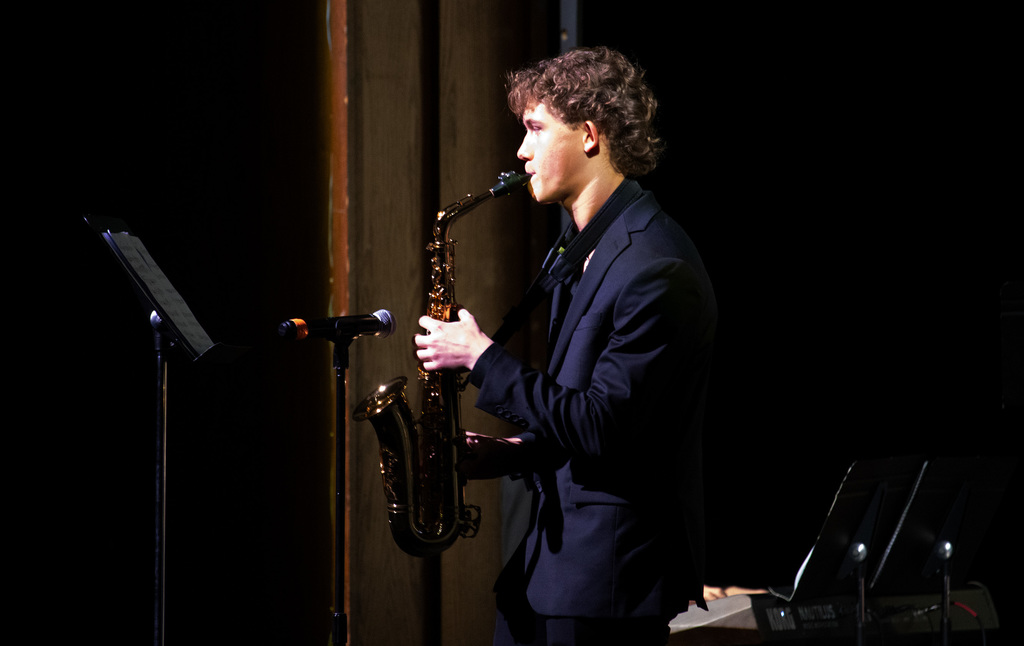 ENHS-Holiday-Concert-15