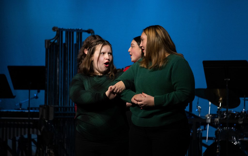 ENHS-Holiday-Concert-12