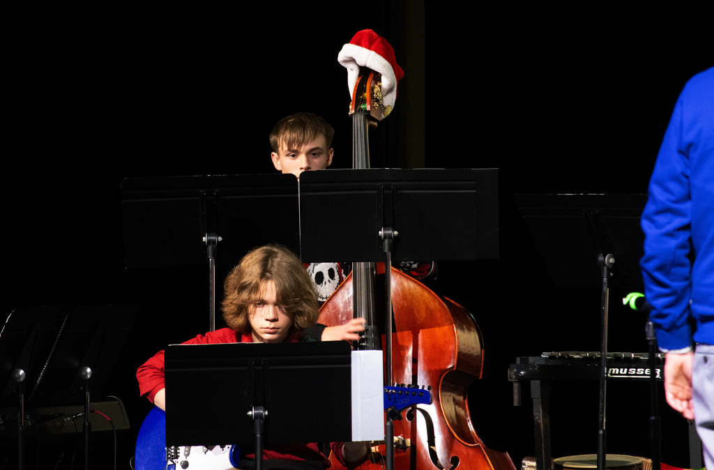 ENHS-Holiday-Concert-13