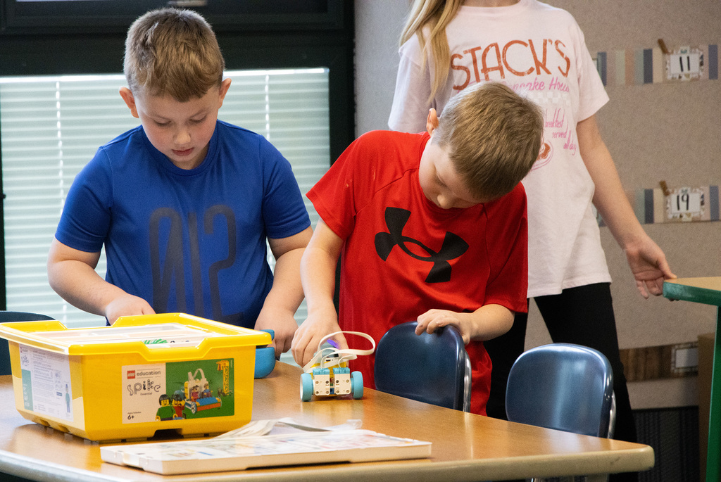 Avilla-1st-Grade-After-School-Robotics-9