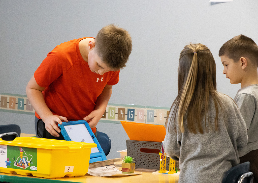 Avilla-1st-Grade-After-School-Robotics-8