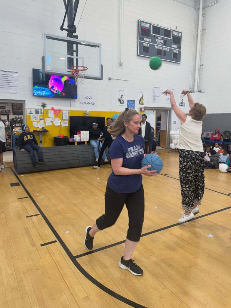 Teacher in a free-throw contest