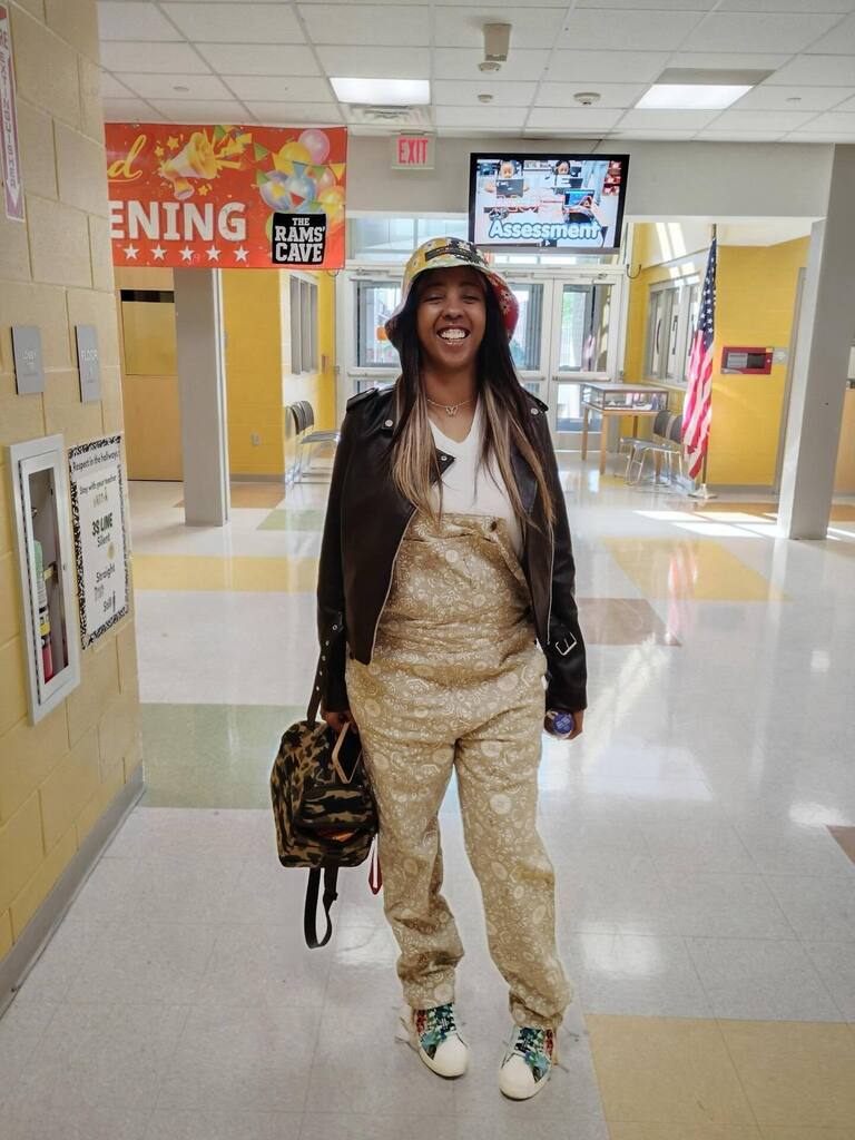 teacher posing for 90s day