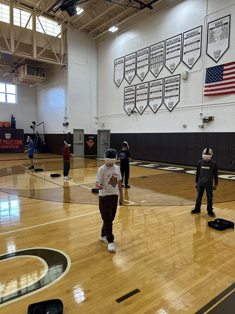 students in stem class using vr glasses