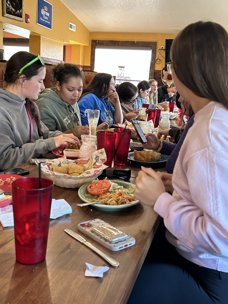 students at restaurant 1