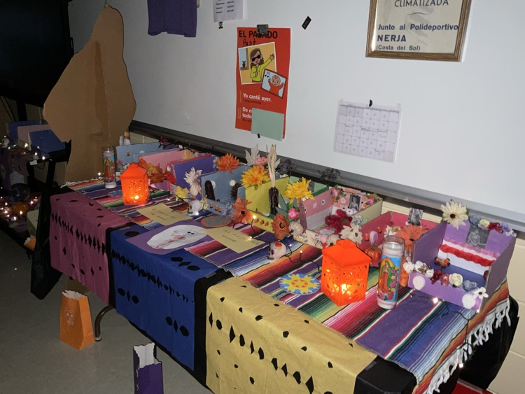 Ofrenda table student projects