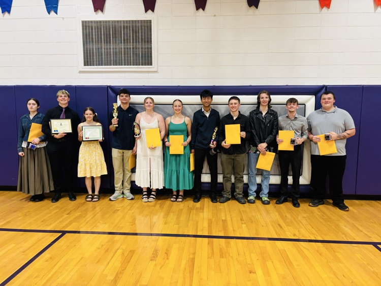 Seniors involved in vocal, band, drama, and Speech
