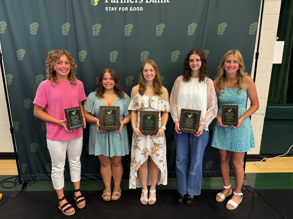 Juniors and Seniors With Awards at the Banquet
