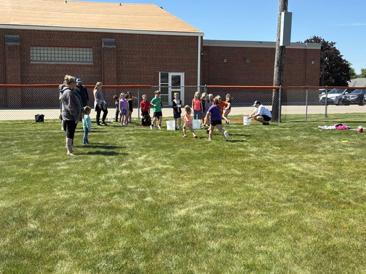 students participating in the sponge race