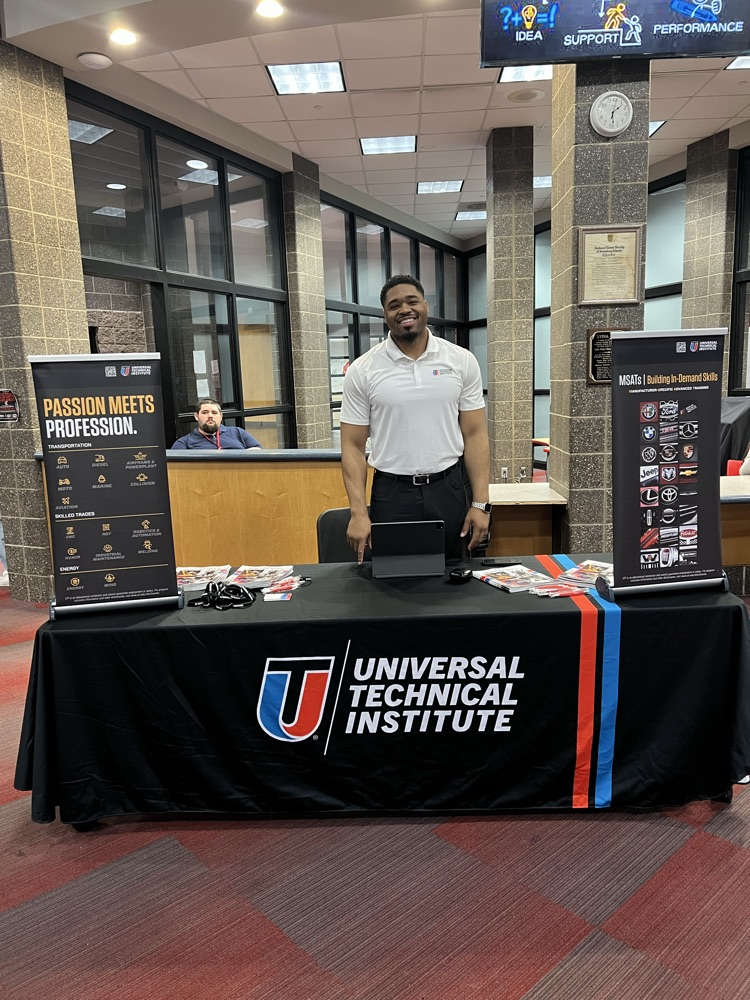 Today Ecorse Community High School had their annual College and Career Day. We had various College and community representation.