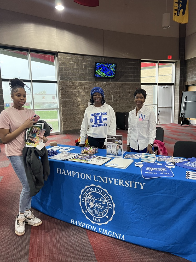 Today Ecorse Community High School had their annual College and Career Day. We had various College and community representation.