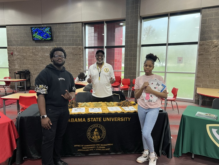 Today Ecorse Community High School had their annual College and Career Day. We had various College and community representation.