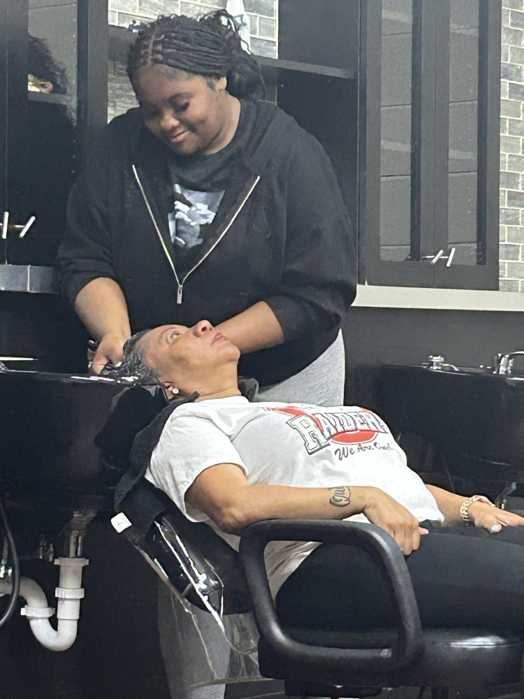As a part of Ecorse High School’s annual Career Day, Vice Principal, Ms. Felton, had her hairstylist, Germain Evans, shampoo, blow-dry and silk press her hair with a live demonstration to the cosmetology class with student participation.