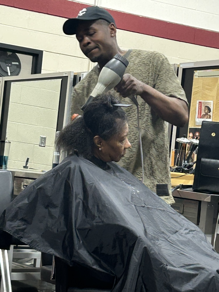 As a part of Ecorse High School’s annual Career Day, Vice Principal, Ms. Felton, had her hairstylist, Germain Evans, shampoo, blow-dry and silk press her hair with a live demonstration to the cosmetology class with student participation.