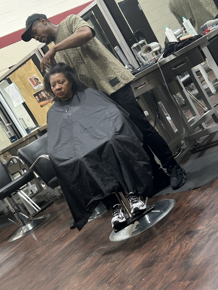 As a part of Ecorse High School’s annual Career Day, Vice Principal, Ms. Felton, had her hairstylist, Germain Evans, shampoo, blow-dry and silk press her hair with a live demonstration to the cosmetology class with student participation.