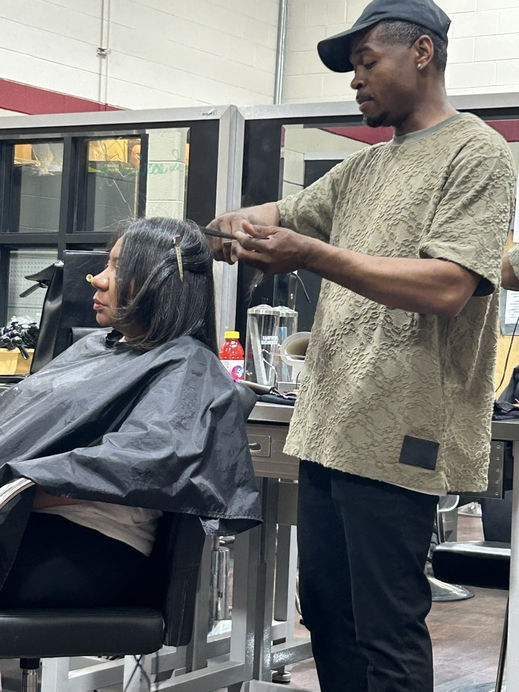 As a part of Ecorse High School’s annual Career Day, Vice Principal, Ms. Felton, had her hairstylist, Germain Evans, shampoo, blow-dry and silk press her hair with a live demonstration to the cosmetology class with student participation.