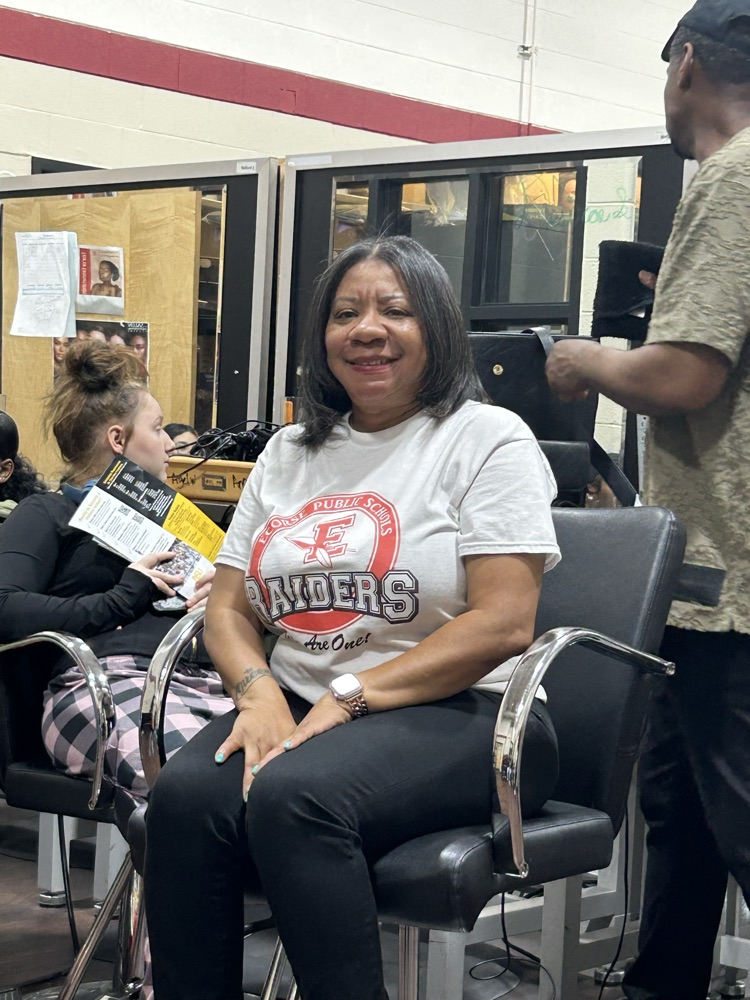 As a part of Ecorse High School’s annual Career Day, Vice Principal, Ms. Felton, had her hairstylist, Germain Evans, shampoo, blow-dry and silk press her hair with a live demonstration to the cosmetology class with student participation.