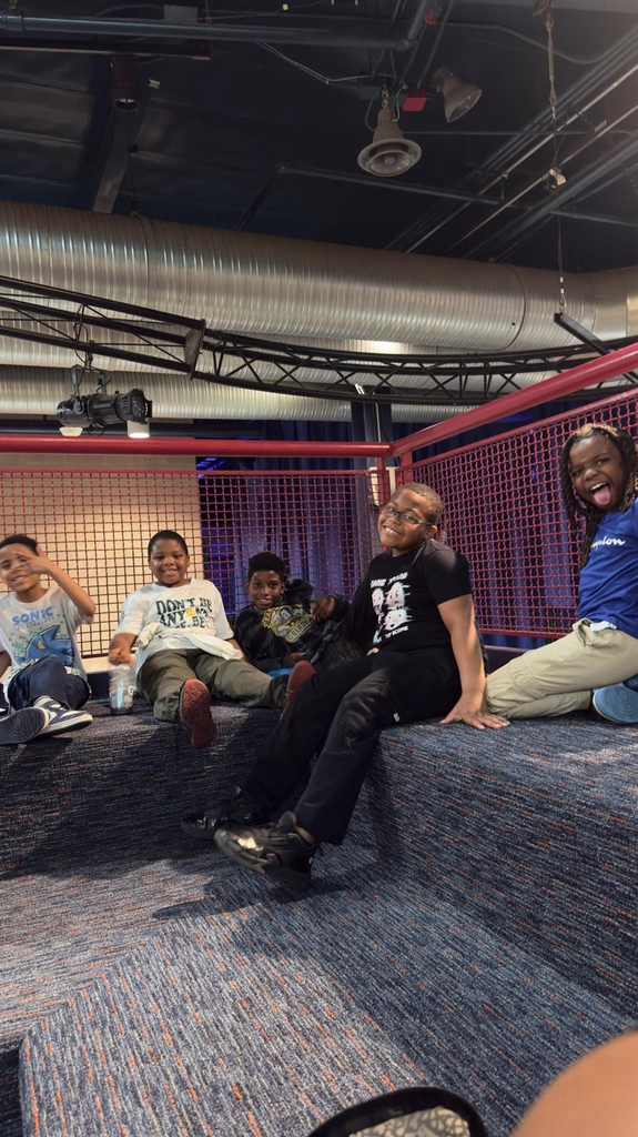 kids exploring Detroit science center