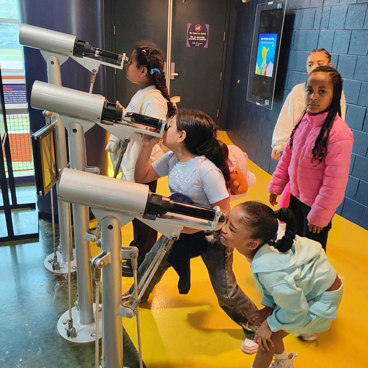 kids exploring Detroit science center