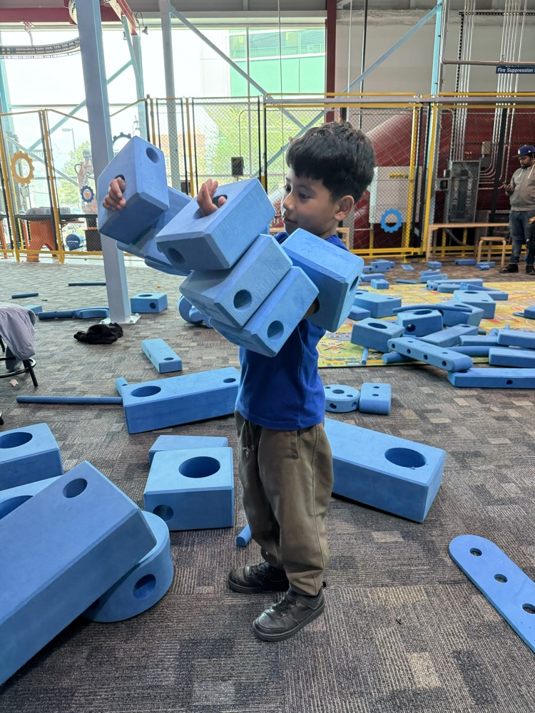 kids exploring Detroit science center