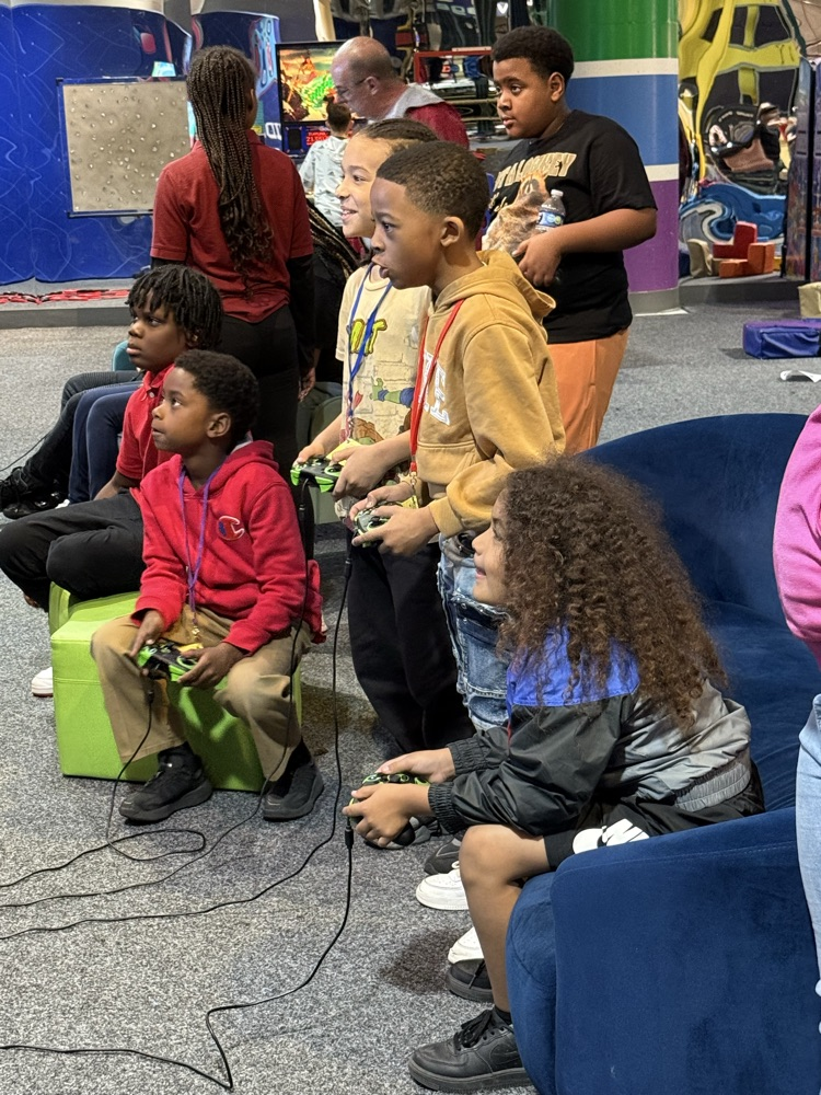 kids exploring Detroit science center