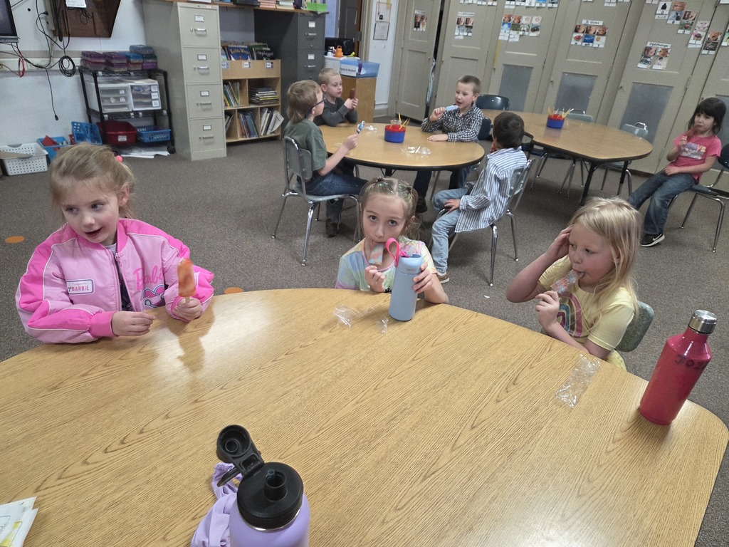 3 kids with popsicles