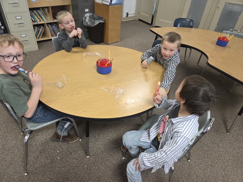 4 kids with popsicles