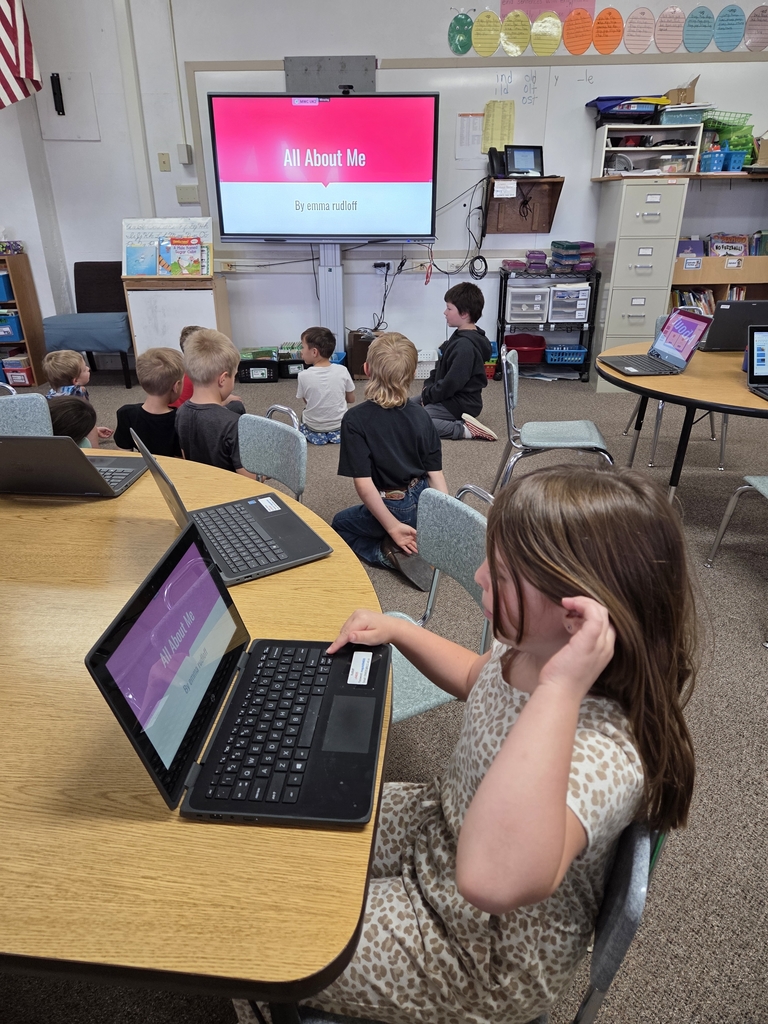 10 kids looking at a big screen