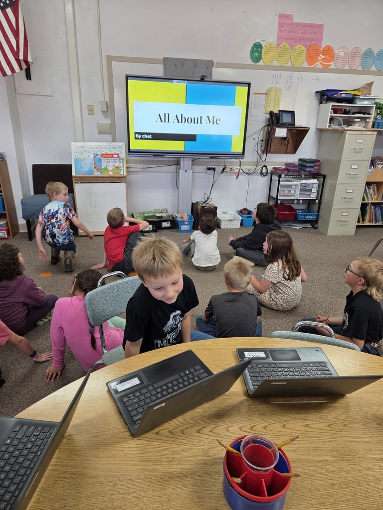 10 kids looking at a big screen